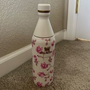 Stanley Love Shack Fancy Slim Bottle in 20oz! Completely sold out online! 💕